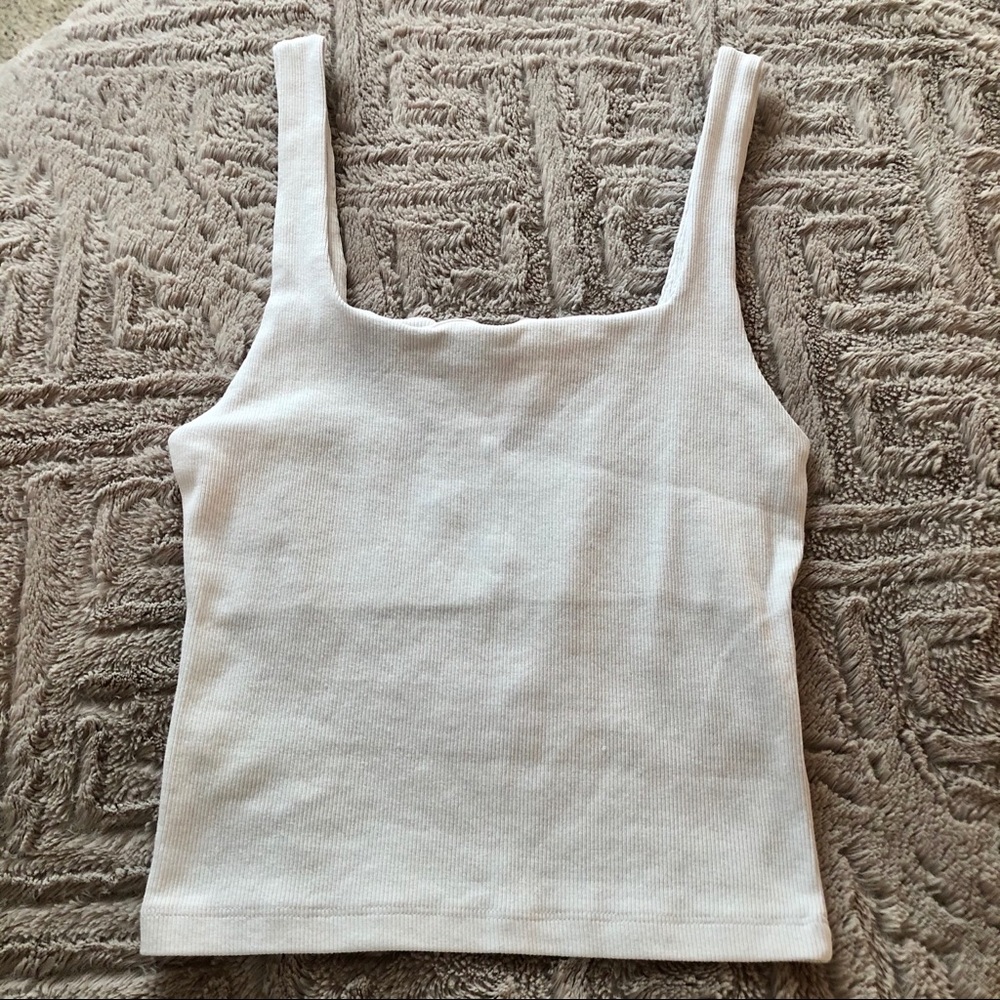 White square crop top🕊